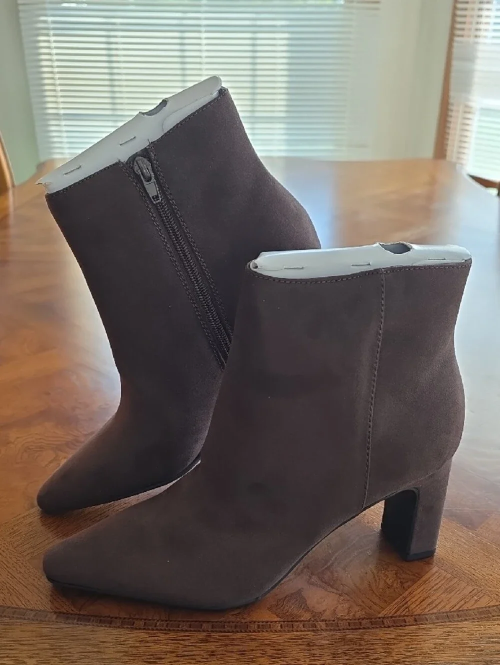 Unisa Yopie-J Chocolate Brown Suede Ankle Boots with Block Heel Women's 10M -NEW